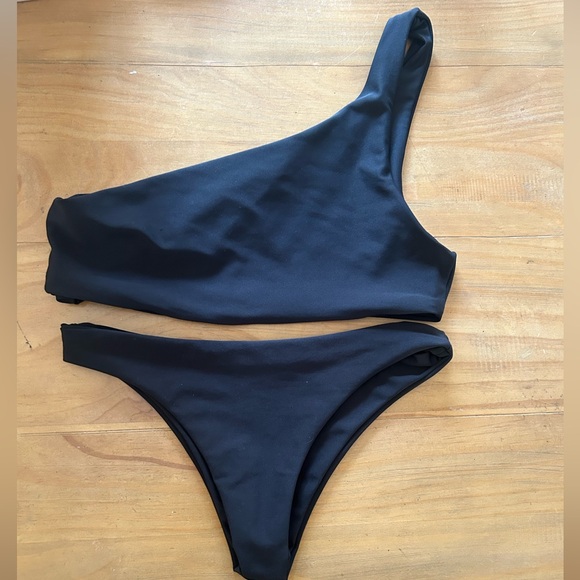 Black Skatie Bikini Top - Picture 2 of 4